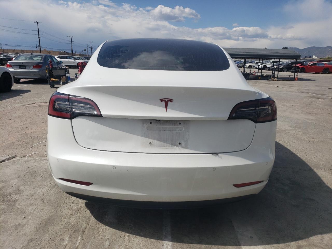 Photo 5 VIN: 5YJ3E1EA8JF076056 - TESLA MODEL 3 