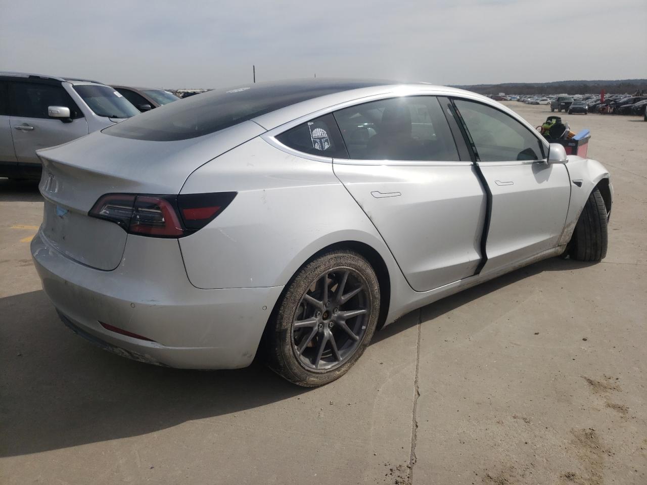 Photo 2 VIN: 5YJ3E1EA8JF098879 - TESLA MODEL 3 