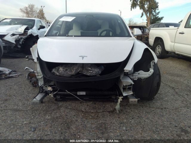 Photo 5 VIN: 5YJ3E1EA8JF169479 - TESLA MODEL 3 