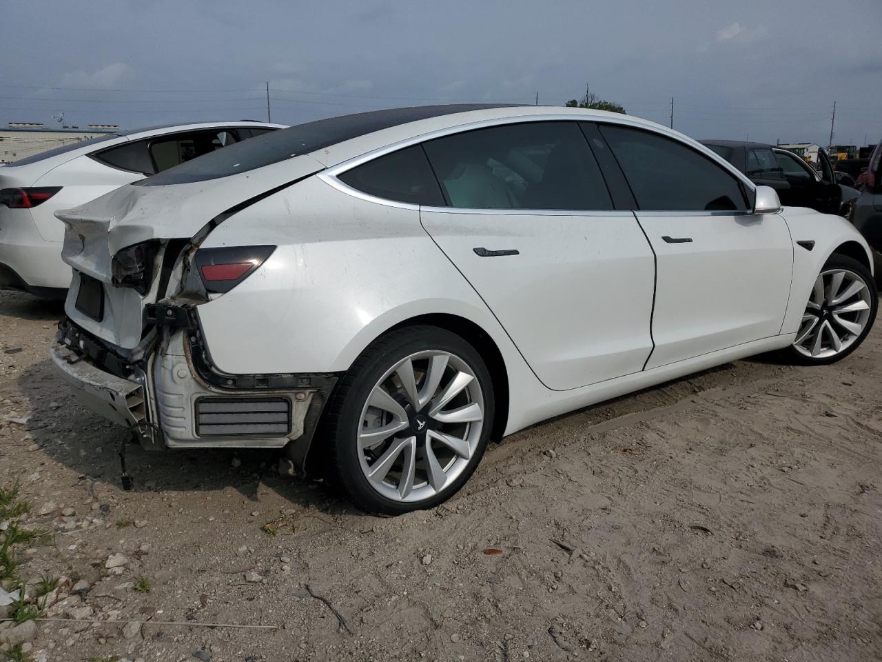 Photo 2 VIN: 5YJ3E1EA8KF314683 - TESLA MODEL 3 