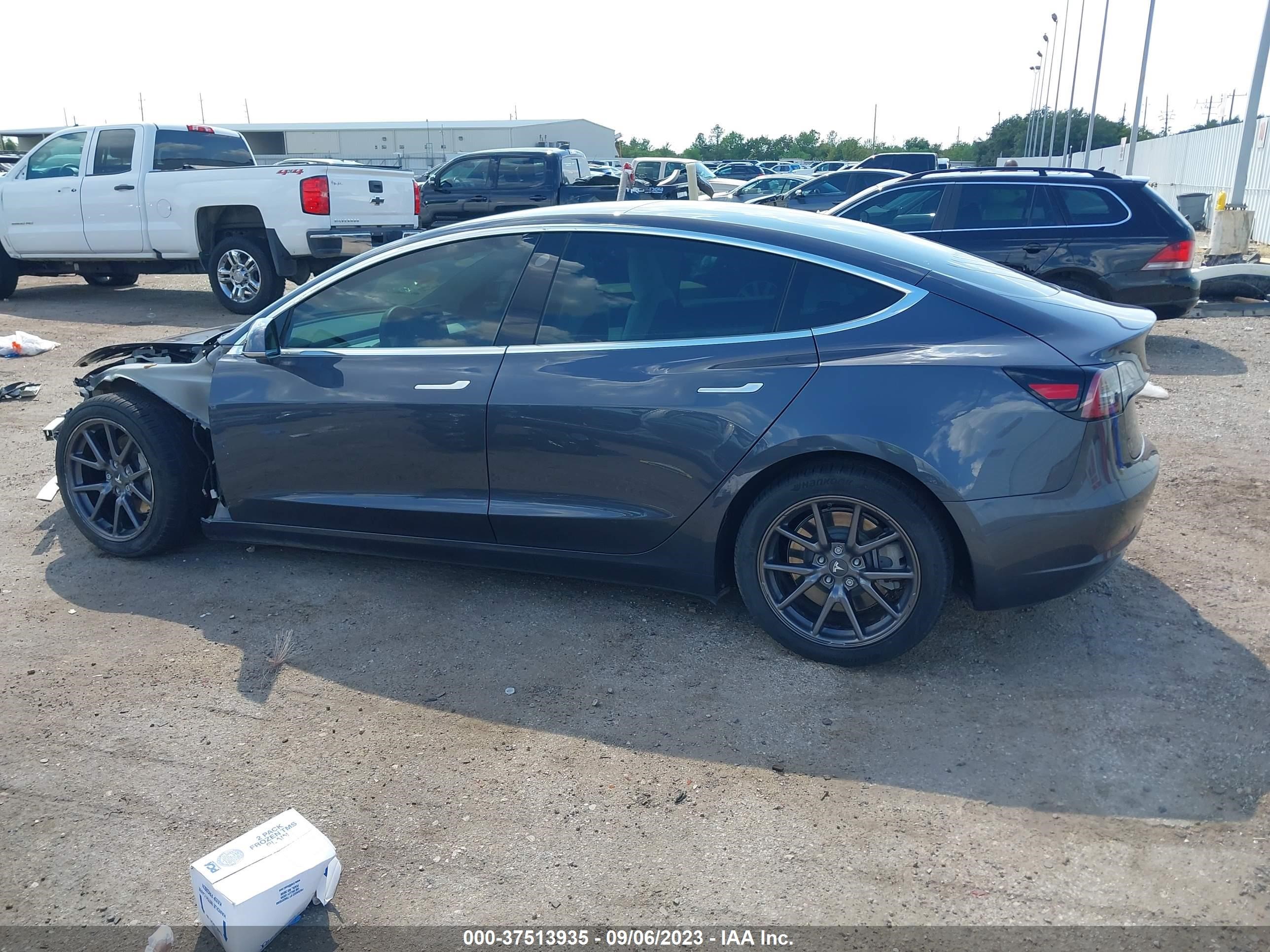 Photo 13 VIN: 5YJ3E1EA8KF314957 - TESLA MODEL 3 