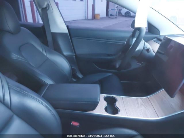 Photo 4 VIN: 5YJ3E1EA8KF483229 - TESLA MODEL 3 