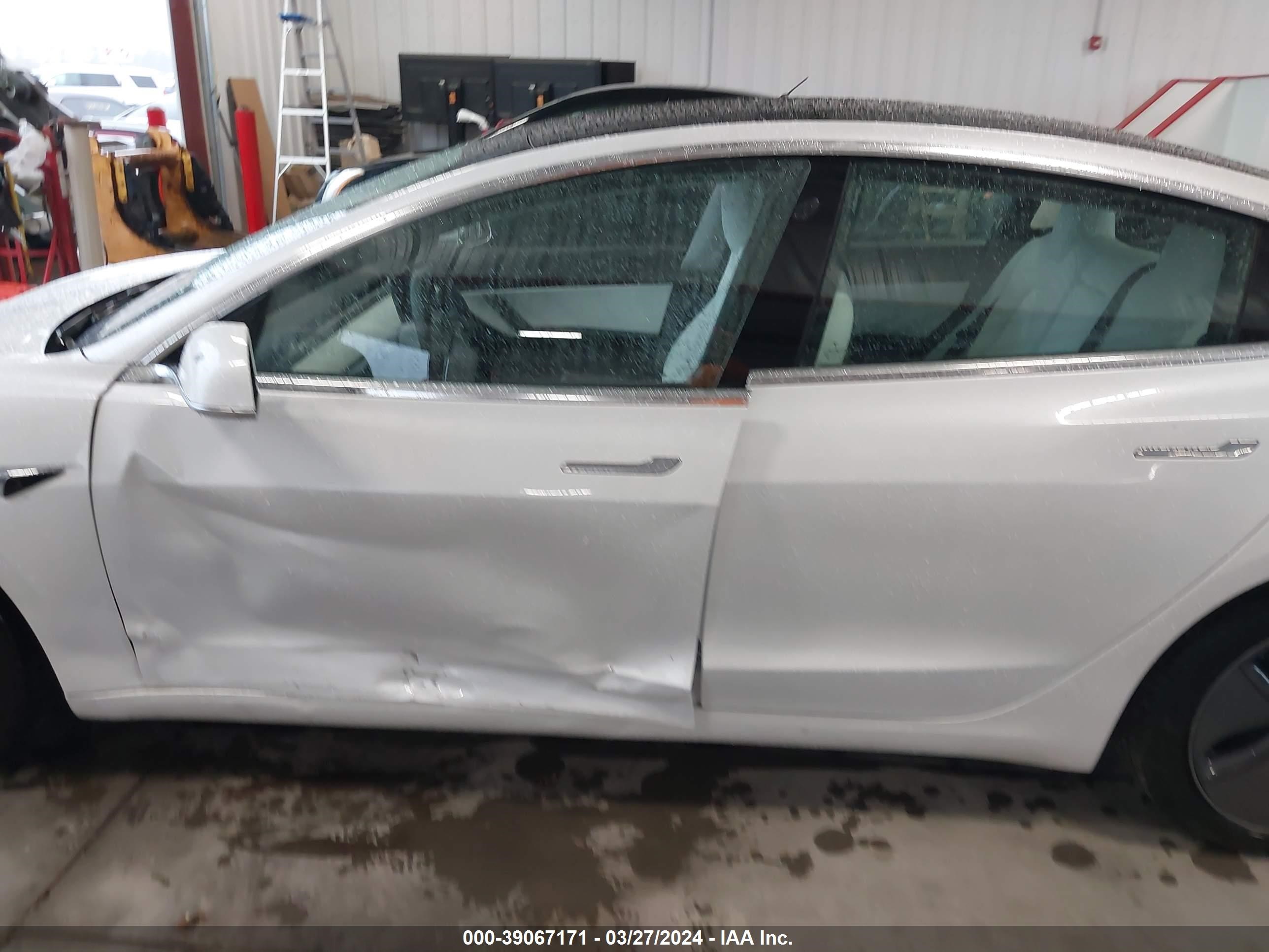 Photo 13 VIN: 5YJ3E1EA8LF738205 - TESLA MODEL 3 