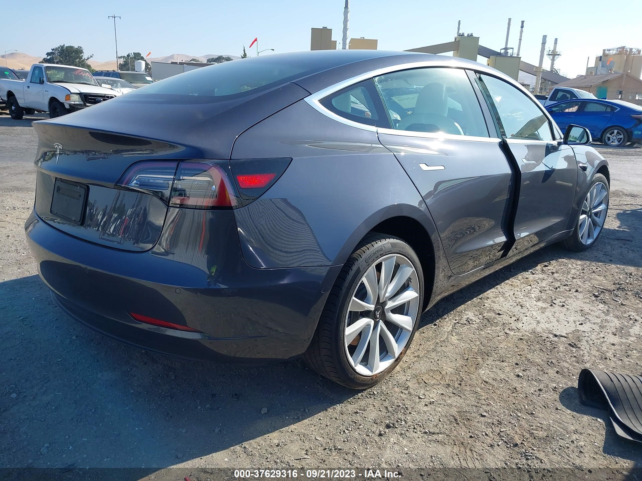 Photo 3 VIN: 5YJ3E1EA8LF744098 - TESLA MODEL 3 