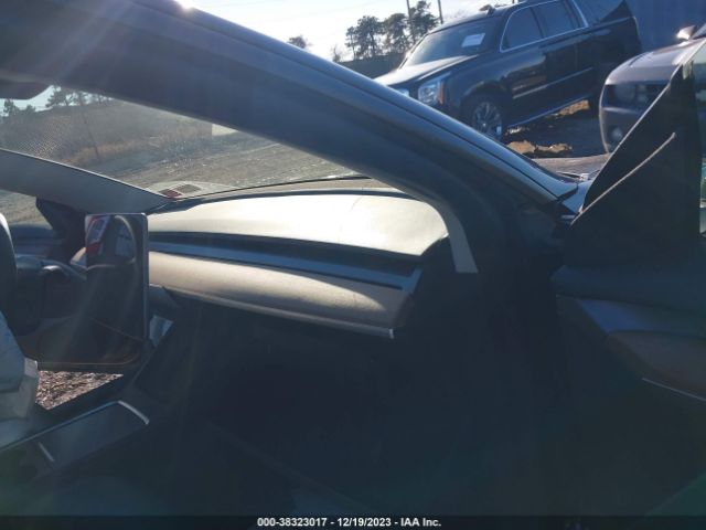 Photo 4 VIN: 5YJ3E1EA8MF058676 - TESLA MODEL 3 