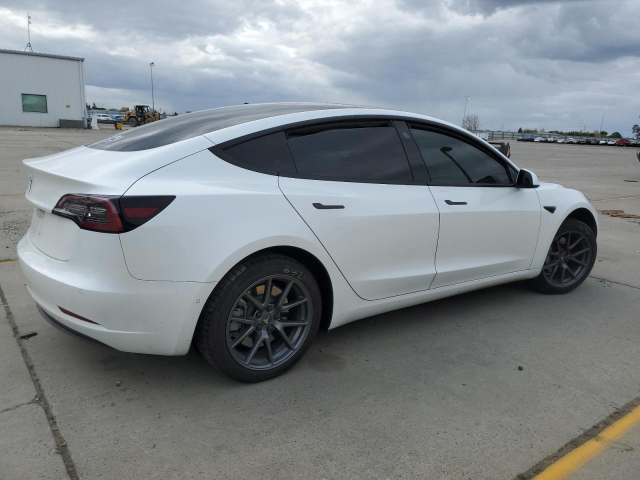 Photo 2 VIN: 5YJ3E1EA8MF077650 - TESLA MODEL 3 