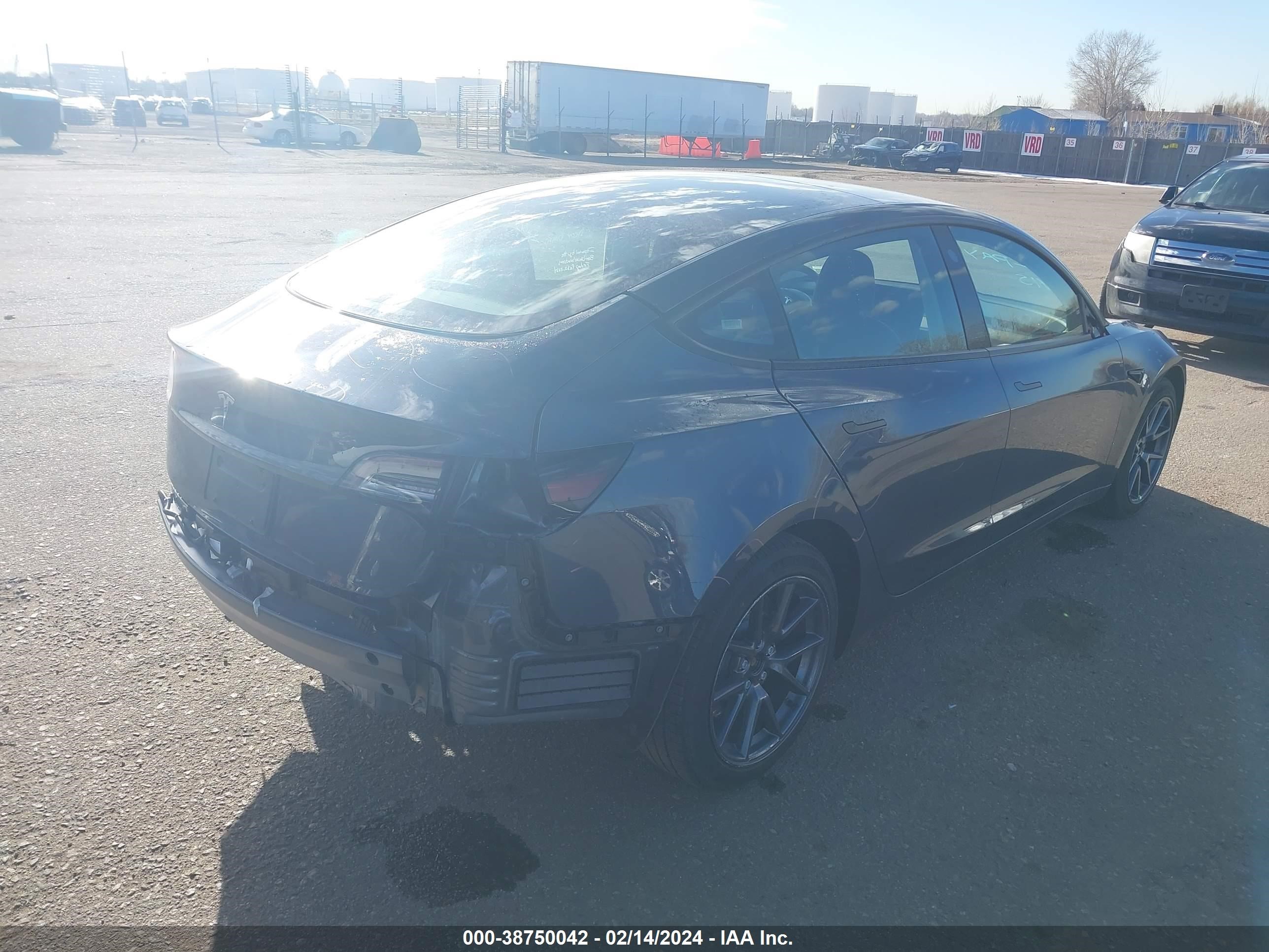 Photo 3 VIN: 5YJ3E1EA8PF438217 - TESLA MODEL 3 