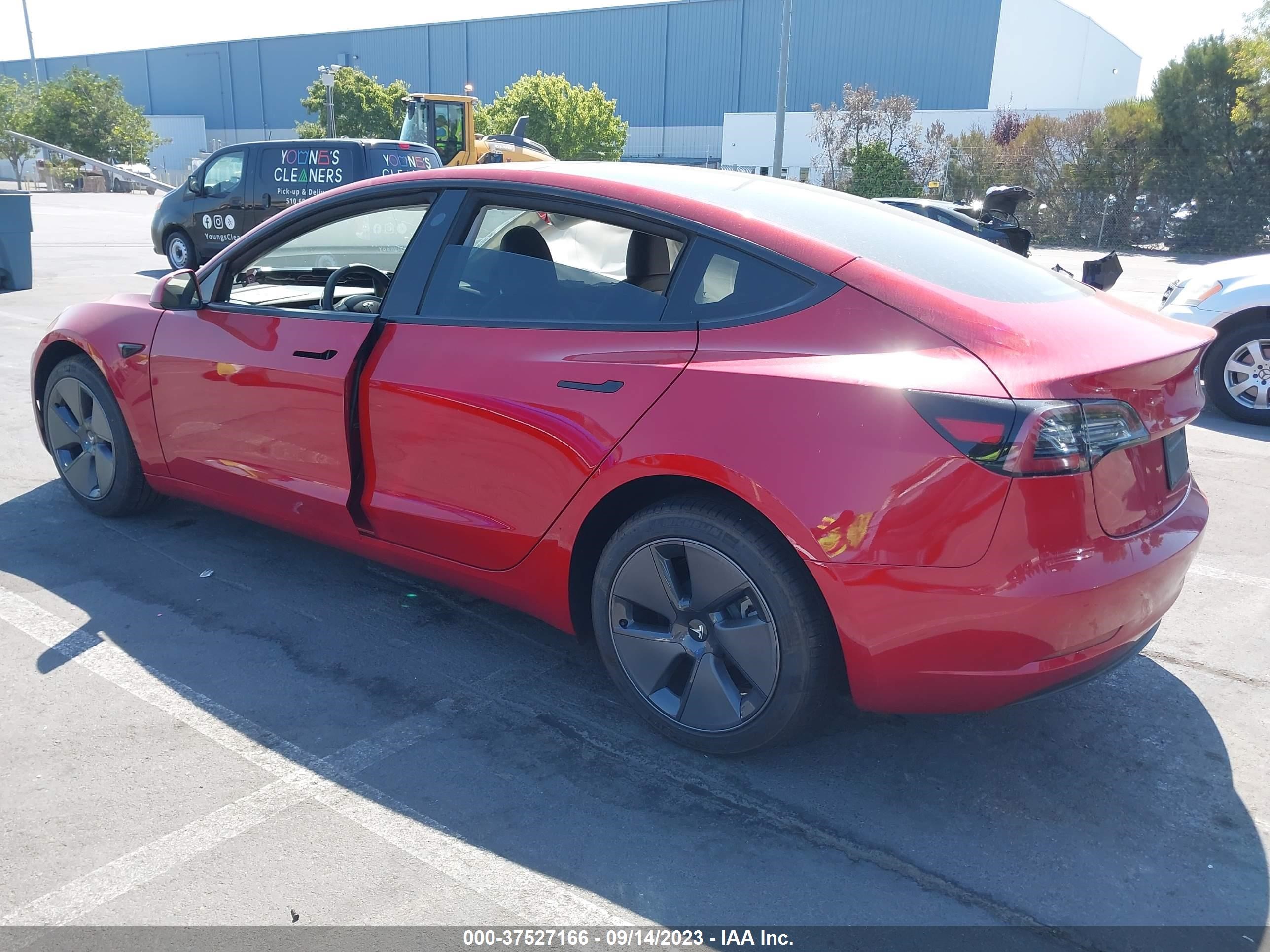 Photo 2 VIN: 5YJ3E1EA8PF486137 - TESLA MODEL 3 