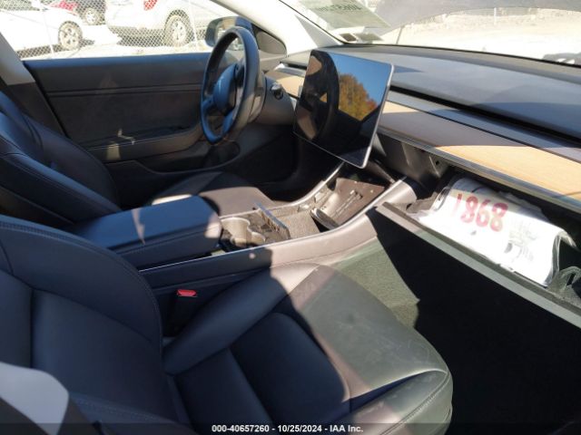 Photo 4 VIN: 5YJ3E1EA9JF152769 - TESLA MODEL 3 