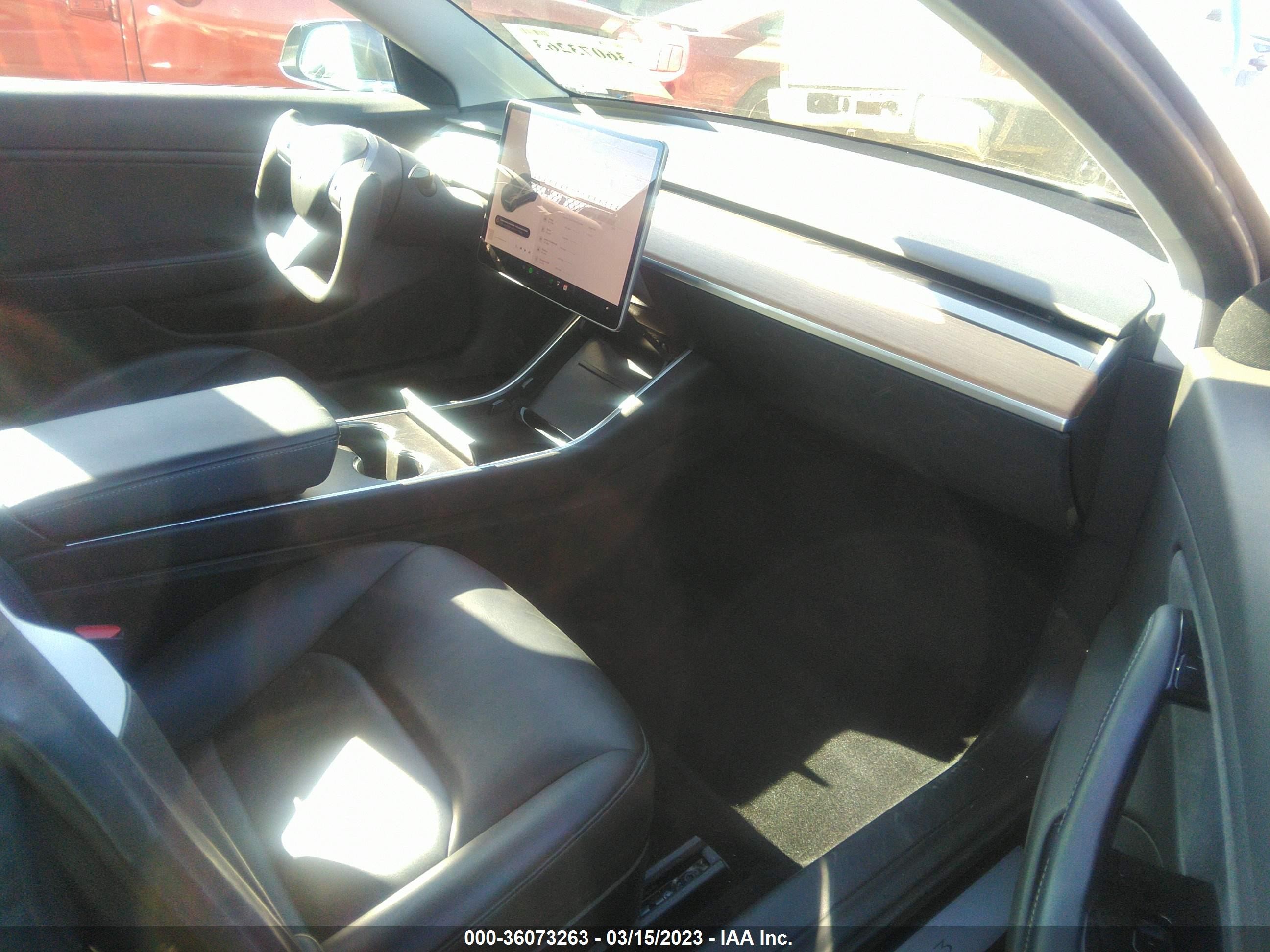 Photo 4 VIN: 5YJ3E1EA9JF153744 - TESLA MODEL 3 