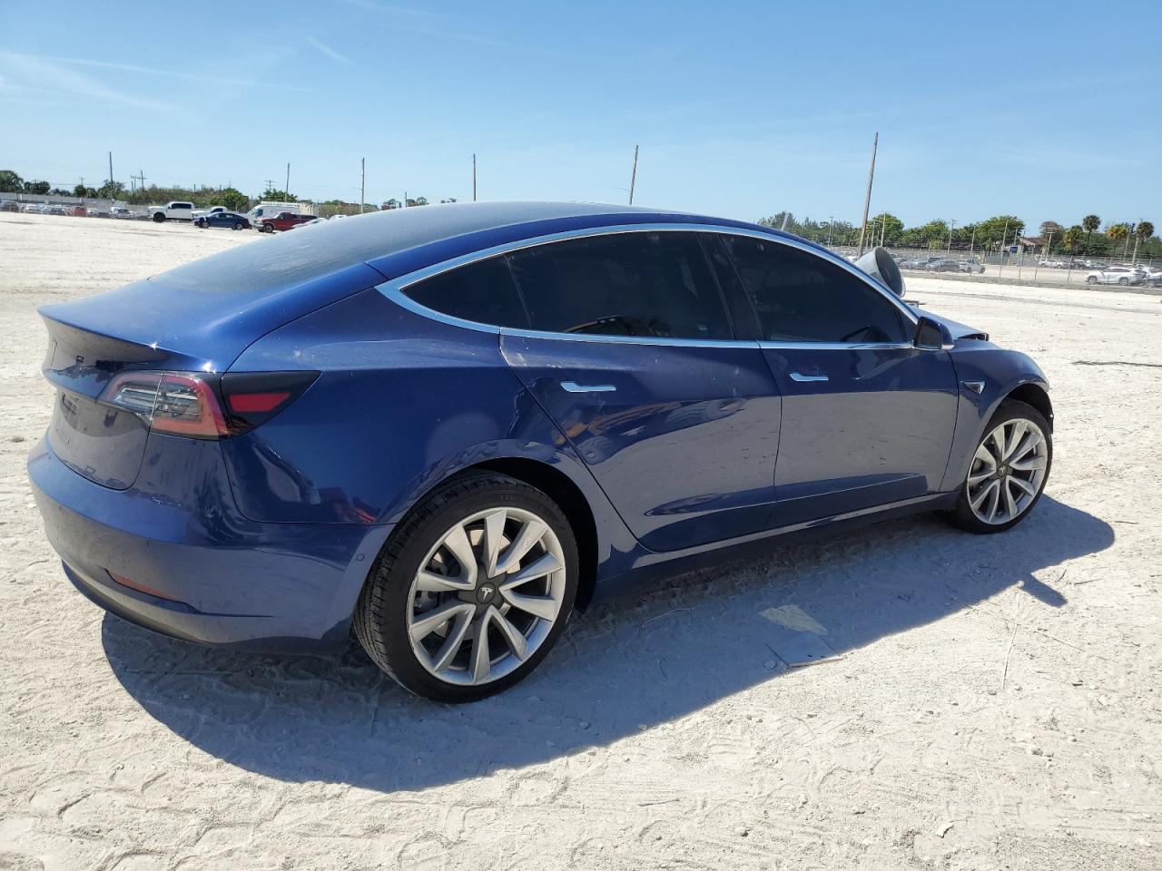 Photo 2 VIN: 5YJ3E1EA9JF169376 - TESLA MODEL 3 