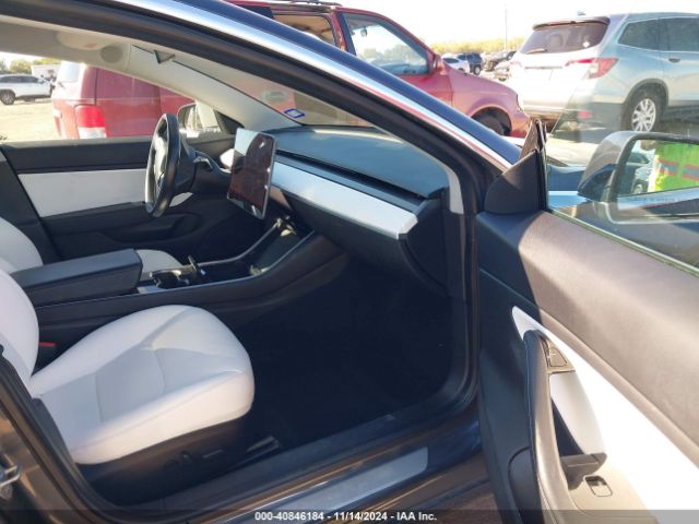 Photo 4 VIN: 5YJ3E1EA9JF181186 - TESLA MODEL 3 