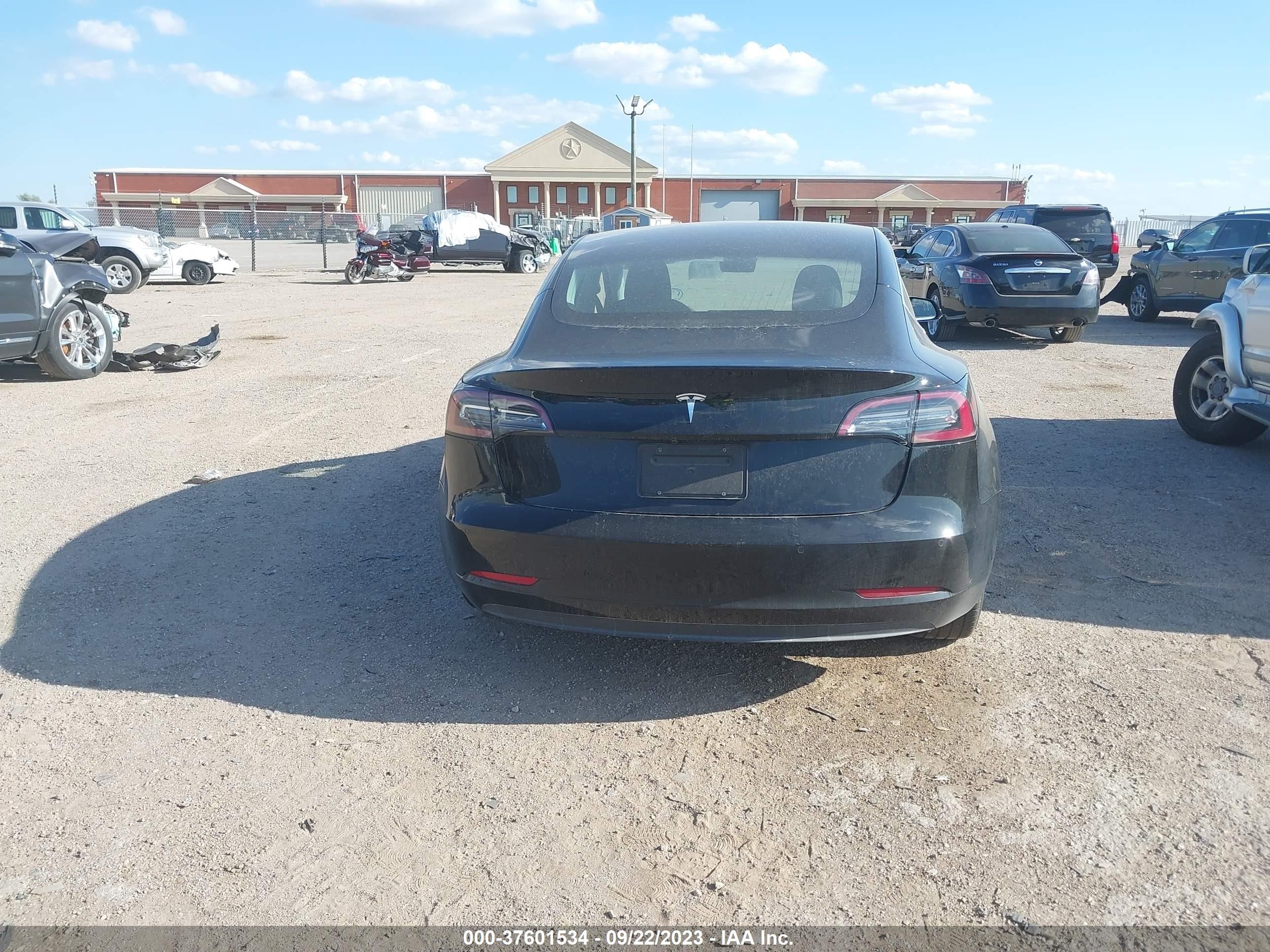 Photo 13 VIN: 5YJ3E1EA9LF643880 - TESLA MODEL 3 