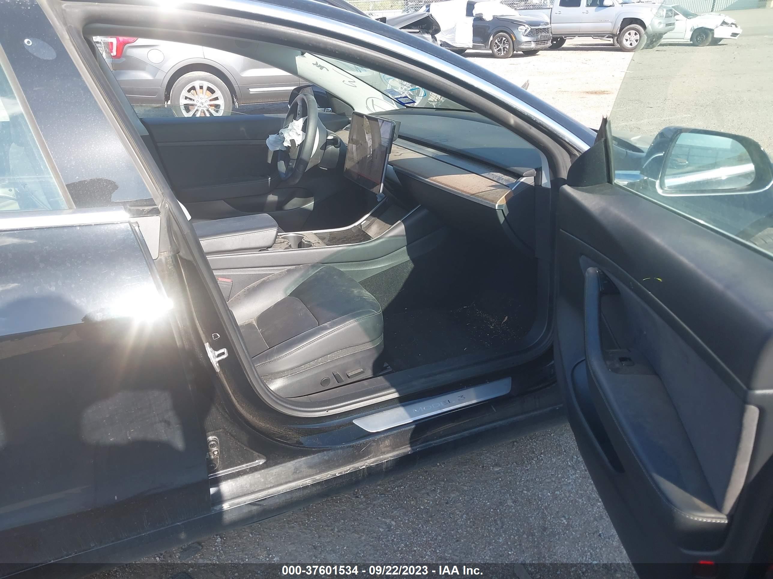 Photo 4 VIN: 5YJ3E1EA9LF643880 - TESLA MODEL 3 