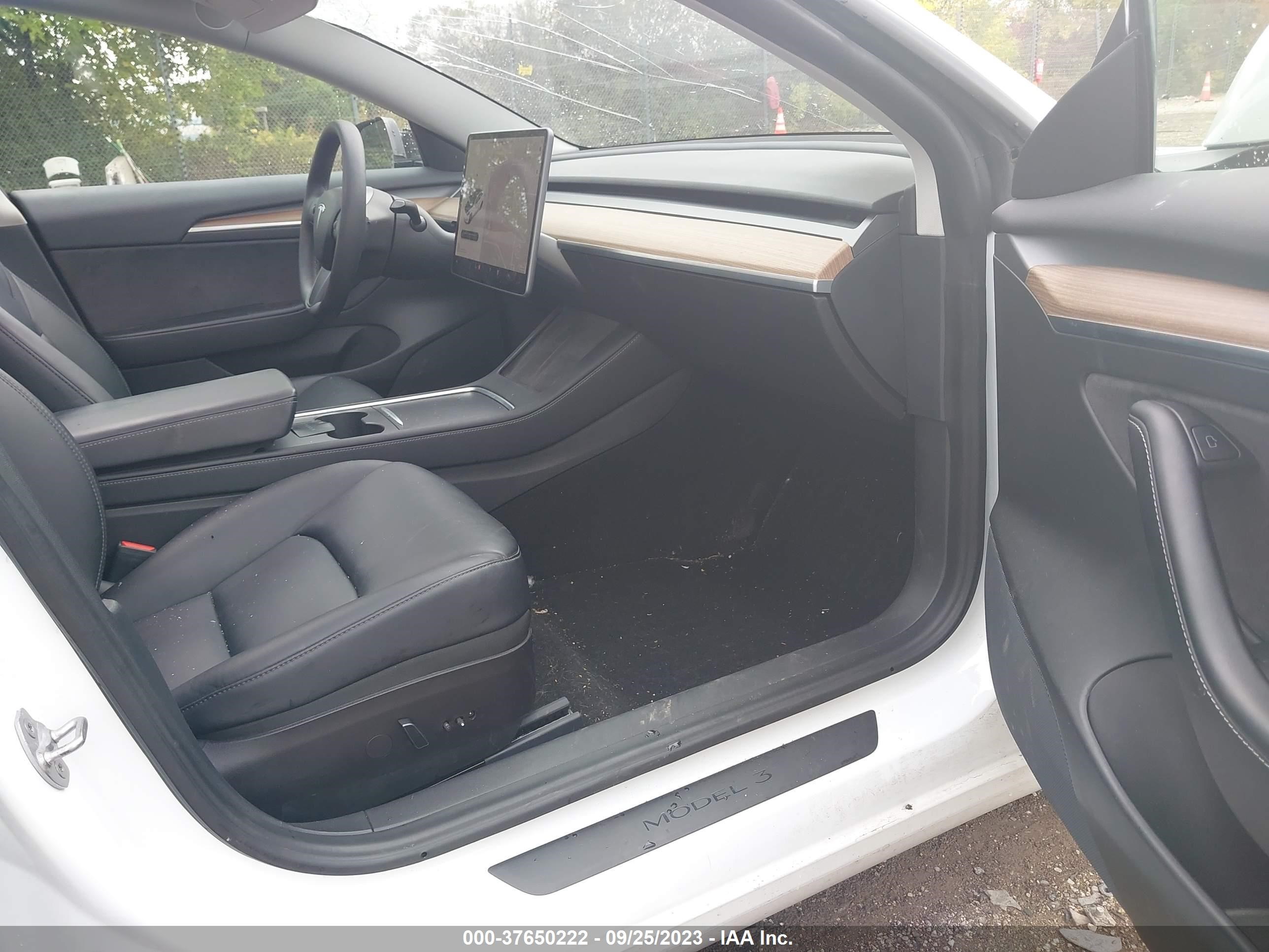 Photo 4 VIN: 5YJ3E1EA9MF084350 - TESLA MODEL 3 