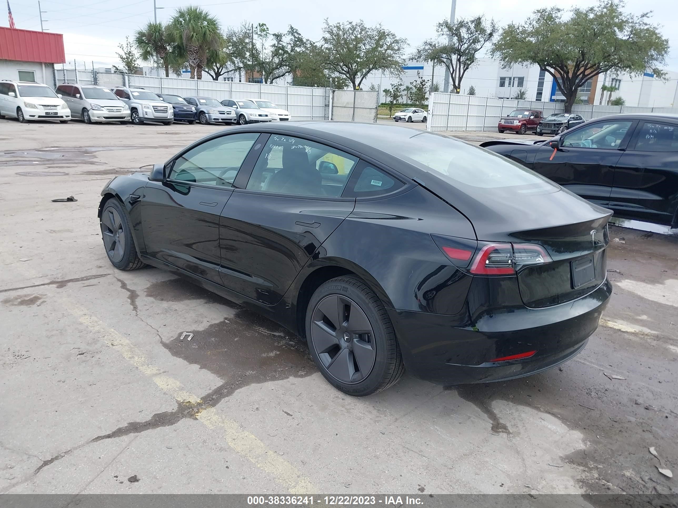 Photo 2 VIN: 5YJ3E1EA9PF434810 - TESLA MODEL 3 