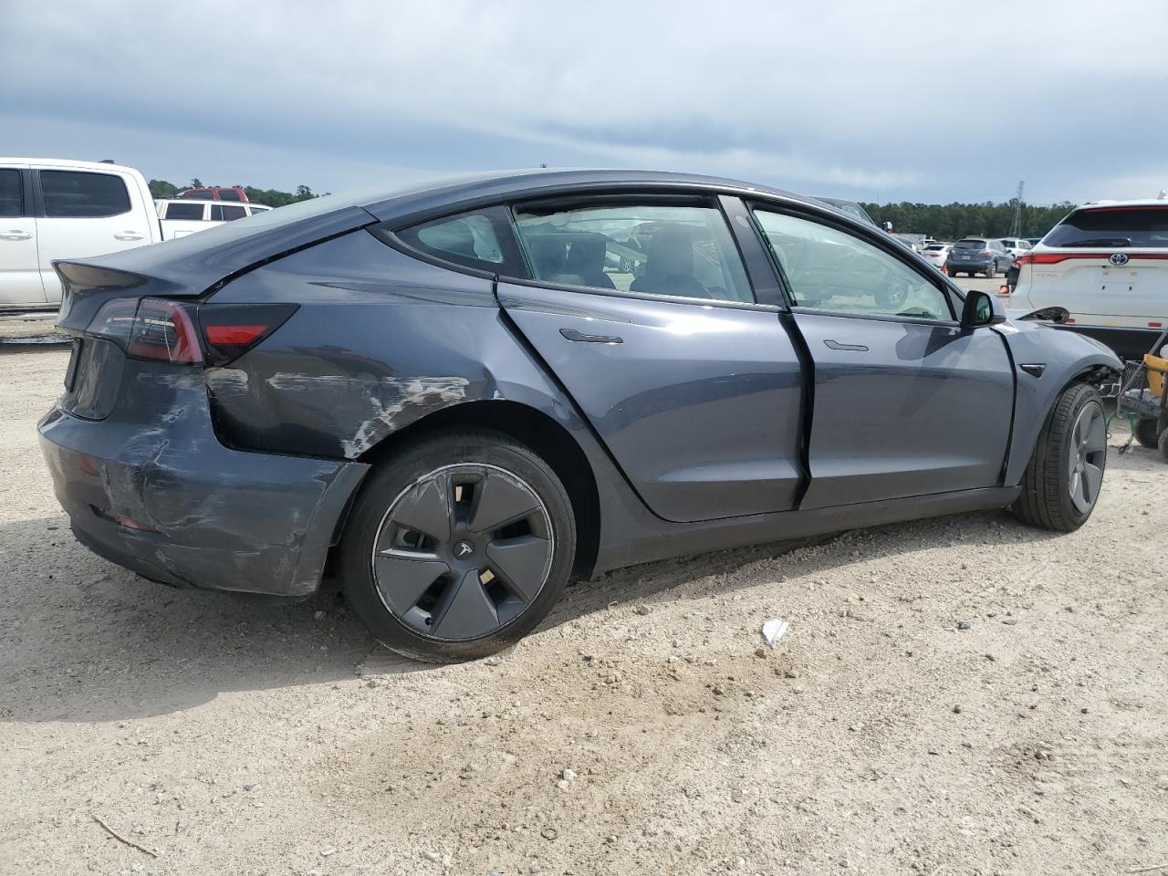 Photo 2 VIN: 5YJ3E1EA9PF505388 - TESLA MODEL 3 