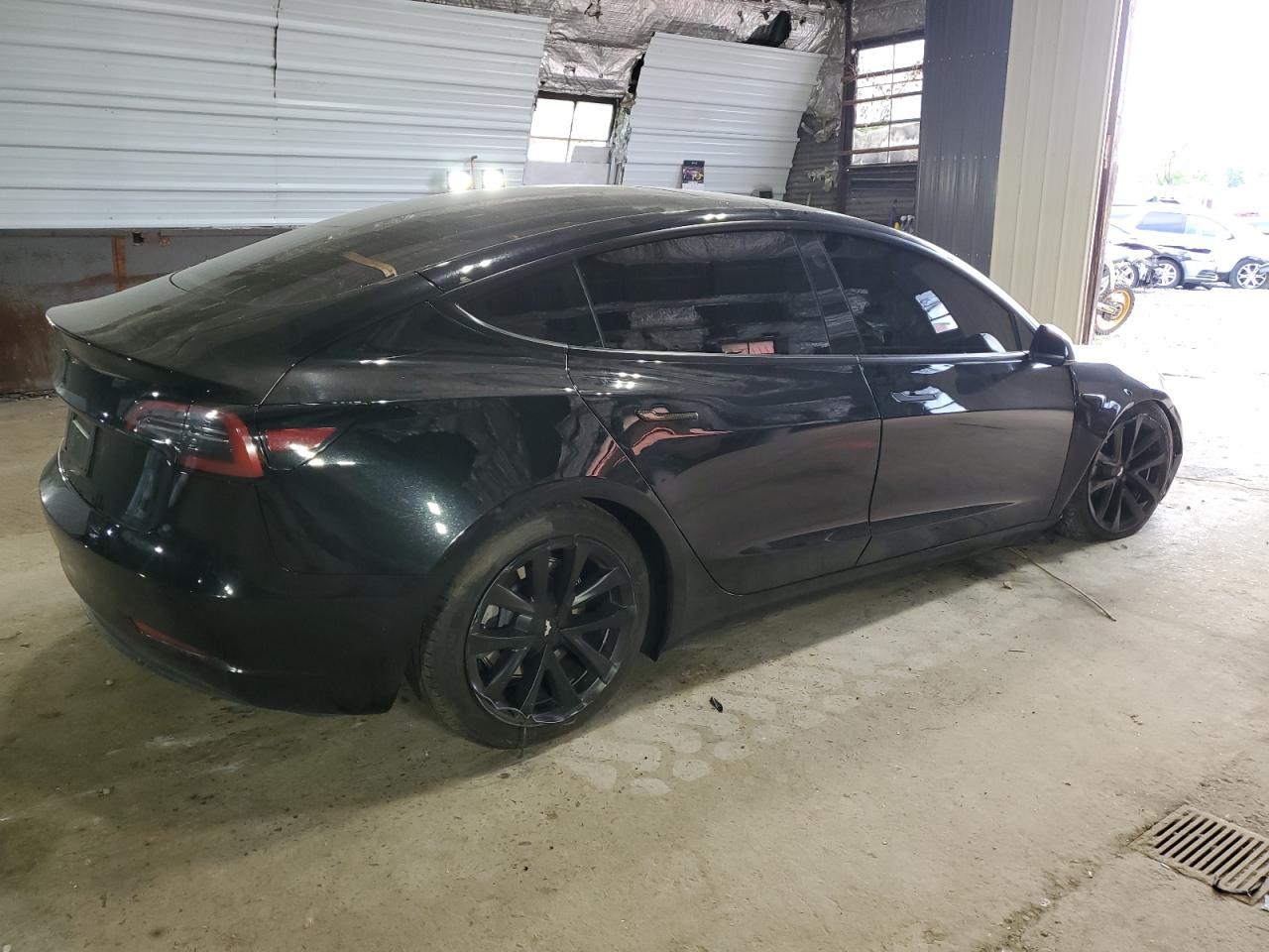 Photo 2 VIN: 5YJ3E1EA9PF666789 - TESLA MODEL 3 