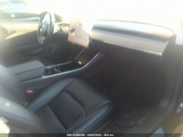 Photo 4 VIN: 5YJ3E1EAXJF036075 - TESLA MODEL 3 