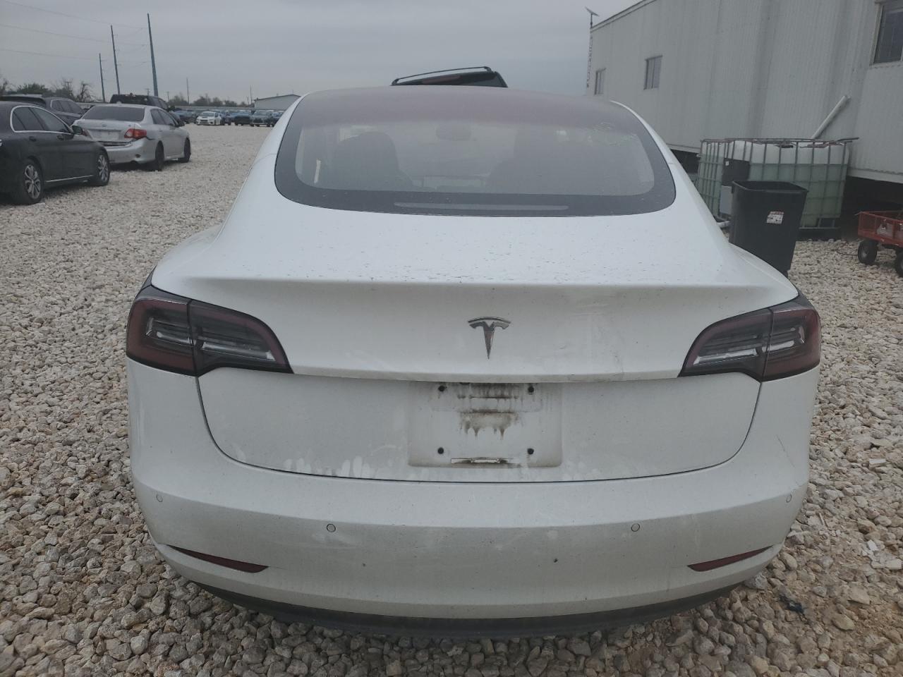 Photo 5 VIN: 5YJ3E1EAXJF042149 - TESLA MODEL 3 