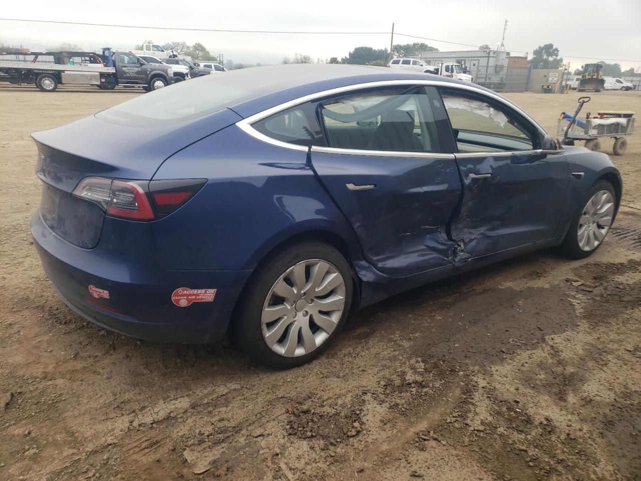 Photo 2 VIN: 5YJ3E1EAXJF059212 - TESLA MODEL 3 