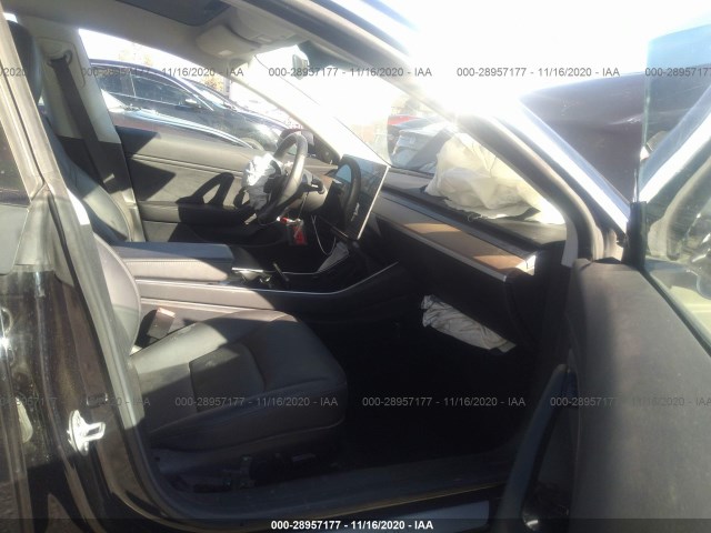 Photo 4 VIN: 5YJ3E1EAXJF095532 - TESLA MODEL 3 