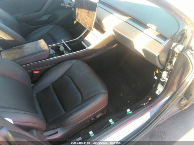 Photo 4 VIN: 5YJ3E1EAXJF124043 - TESLA MODEL 3 