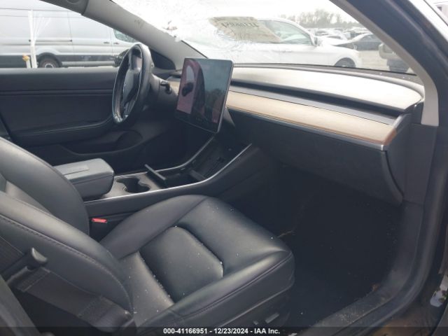 Photo 4 VIN: 5YJ3E1EAXJF152795 - TESLA MODEL 3 