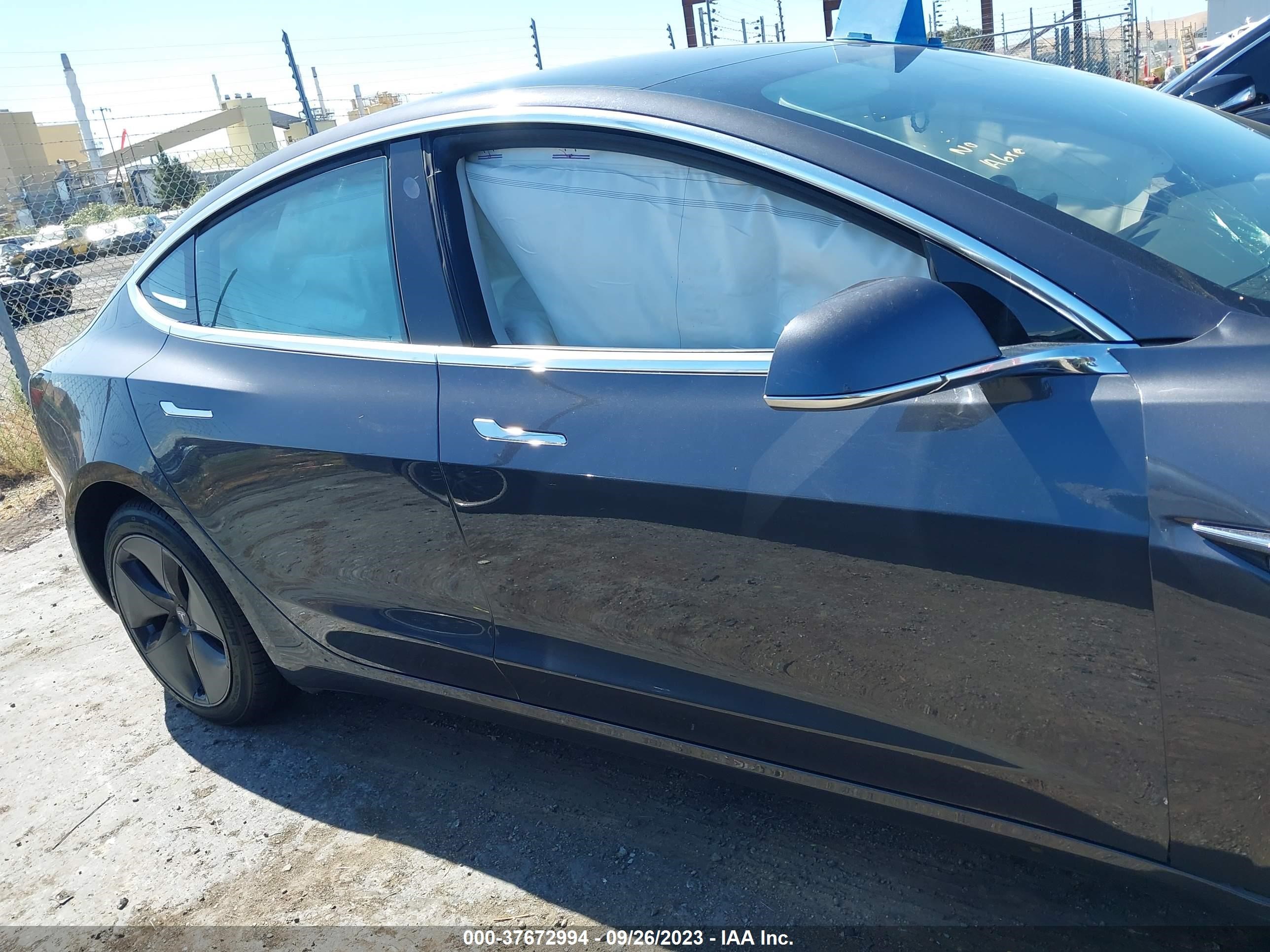 Photo 10 VIN: 5YJ3E1EAXJF157589 - TESLA MODEL 3 