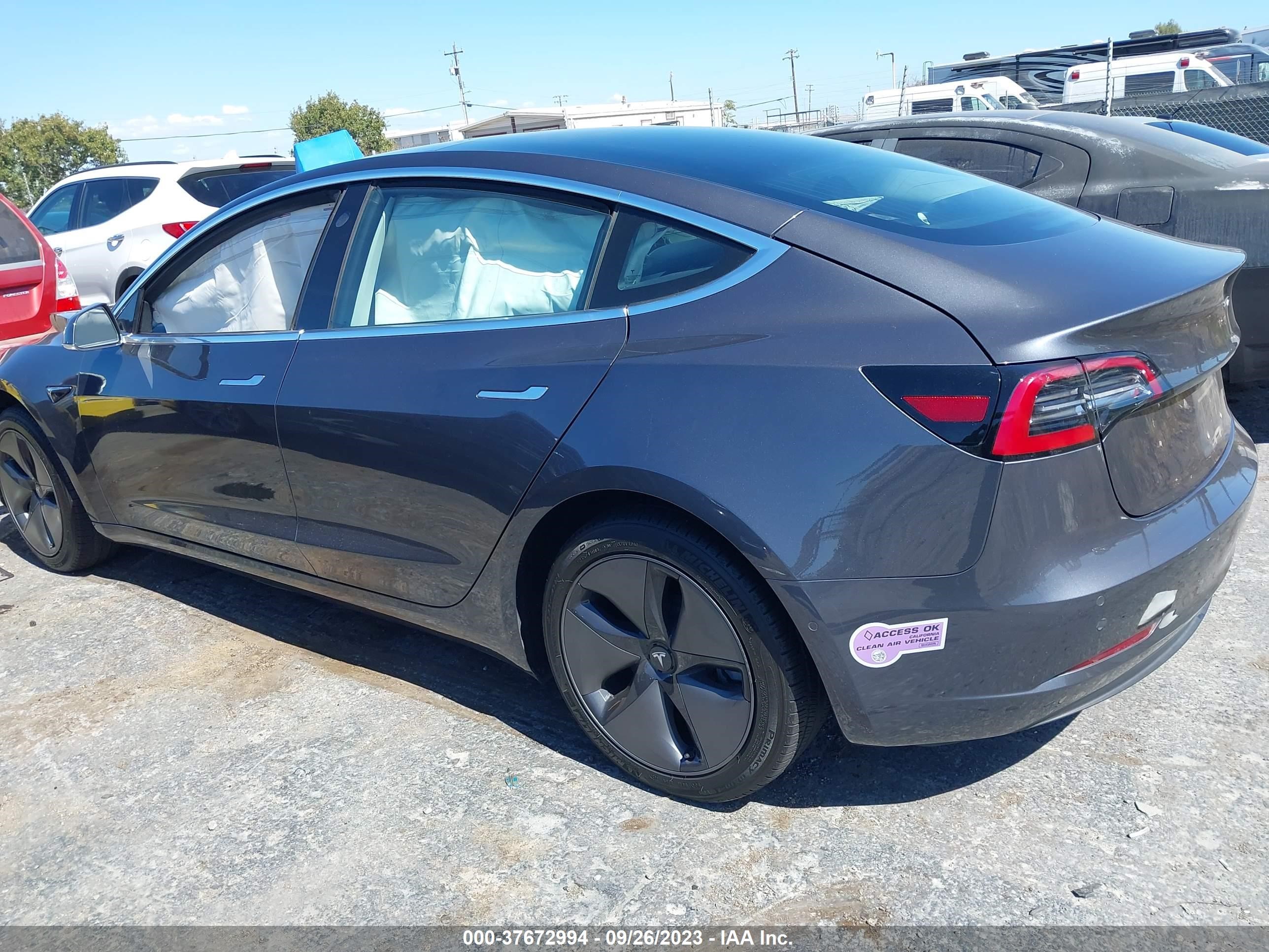 Photo 2 VIN: 5YJ3E1EAXJF157589 - TESLA MODEL 3 