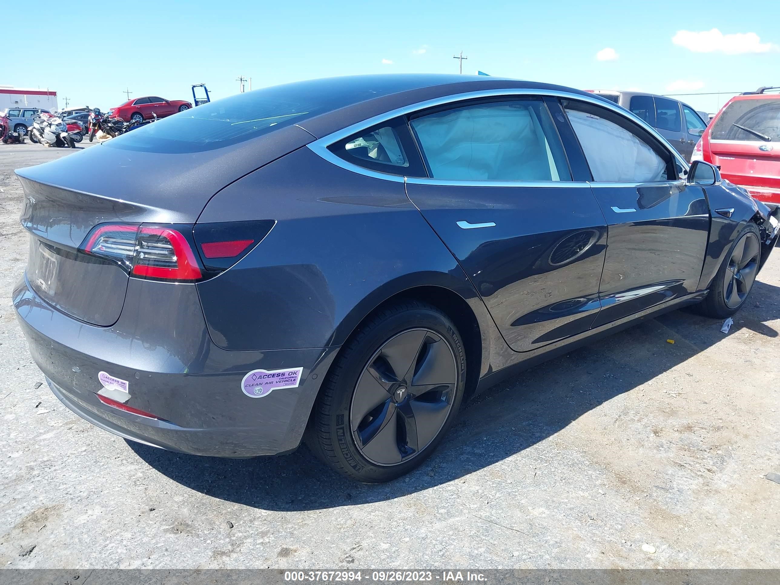 Photo 3 VIN: 5YJ3E1EAXJF157589 - TESLA MODEL 3 