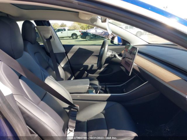 Photo 4 VIN: 5YJ3E1EAXJF164204 - TESLA MODEL 3 