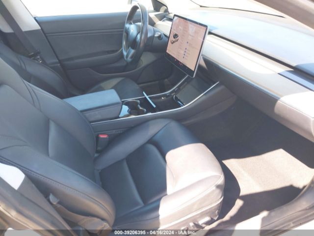 Photo 4 VIN: 5YJ3E1EAXJF165045 - TESLA MODEL 3 