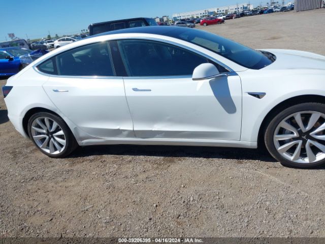 Photo 5 VIN: 5YJ3E1EAXJF165045 - TESLA MODEL 3 