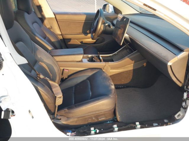 Photo 4 VIN: 5YJ3E1EAXKF310019 - TESLA MODEL 3 