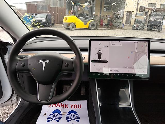 Photo 4 VIN: 5YJ3E1EAXKF430709 - TESLA MODEL 3 