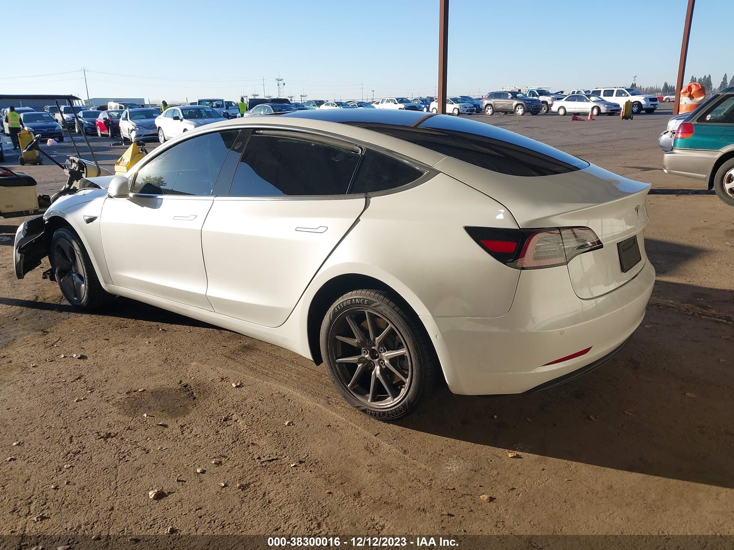 Photo 2 VIN: 5YJ3E1EAXLF631804 - TESLA MODEL 3 