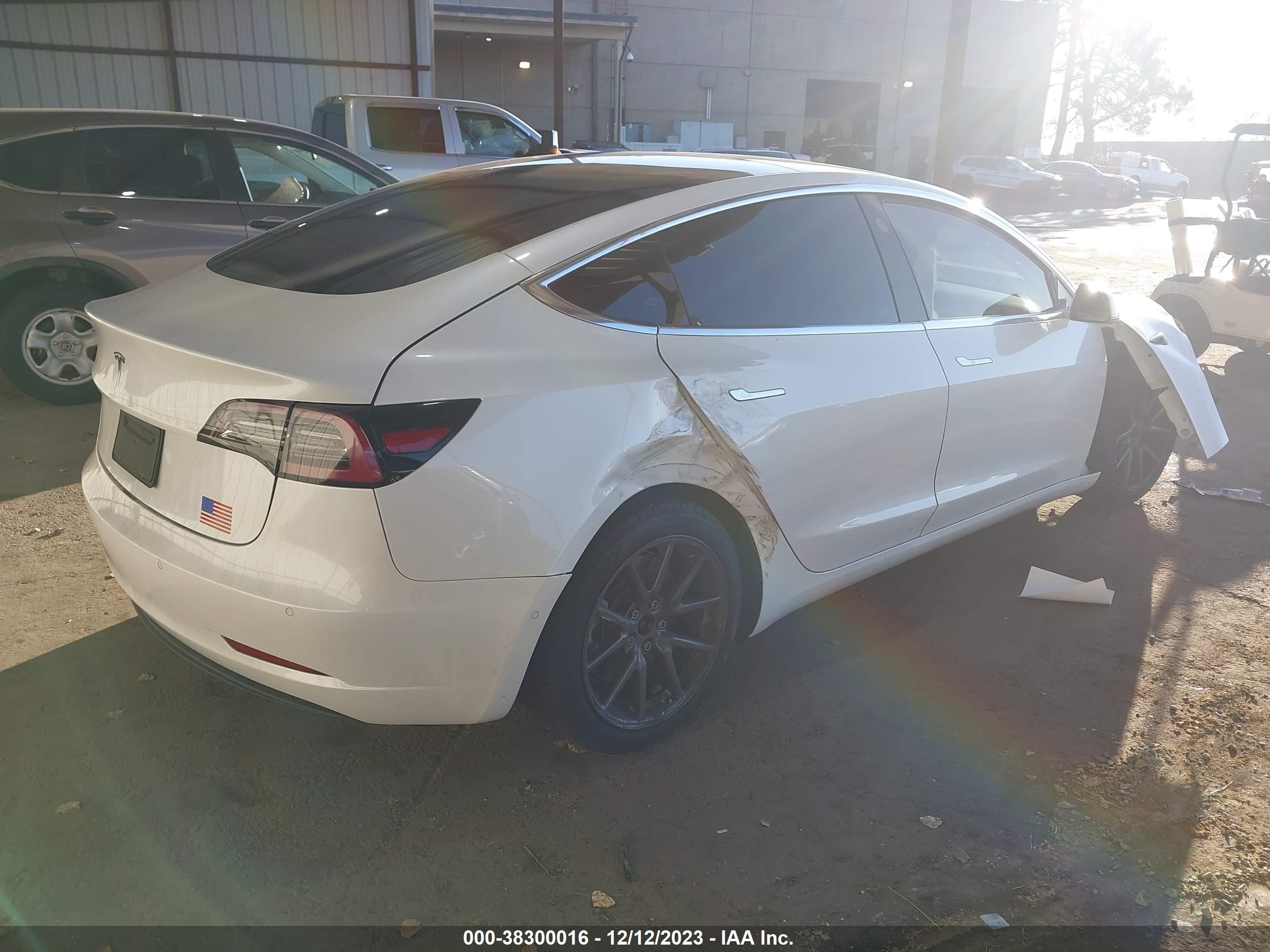 Photo 3 VIN: 5YJ3E1EAXLF631804 - TESLA MODEL 3 