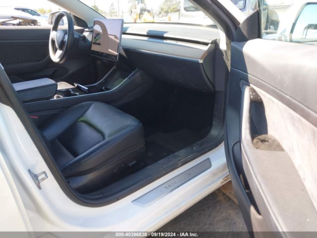 Photo 4 VIN: 5YJ3E1EAXLF632886 - TESLA MODEL 3 