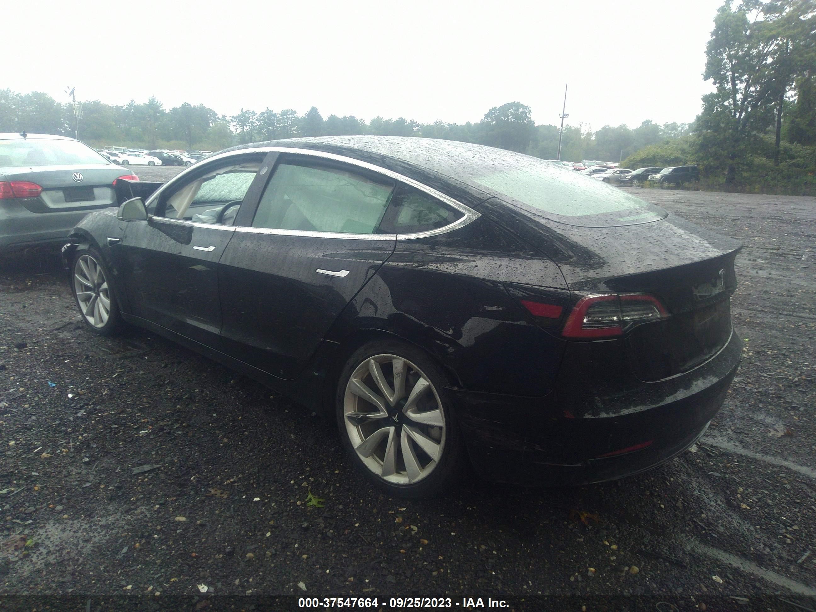 Photo 2 VIN: 5YJ3E1EAXLF797899 - TESLA MODEL 3 