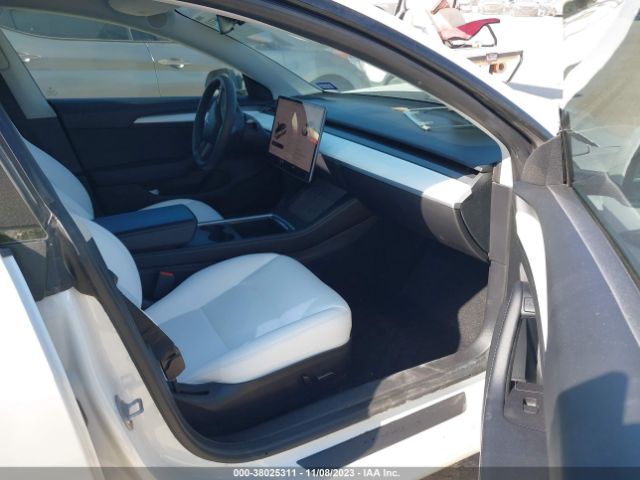 Photo 4 VIN: 5YJ3E1EAXNF122718 - TESLA MODEL 3 