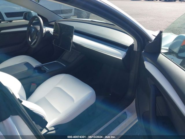 Photo 4 VIN: 5YJ3E1EAXNF123321 - TESLA MODEL 3 