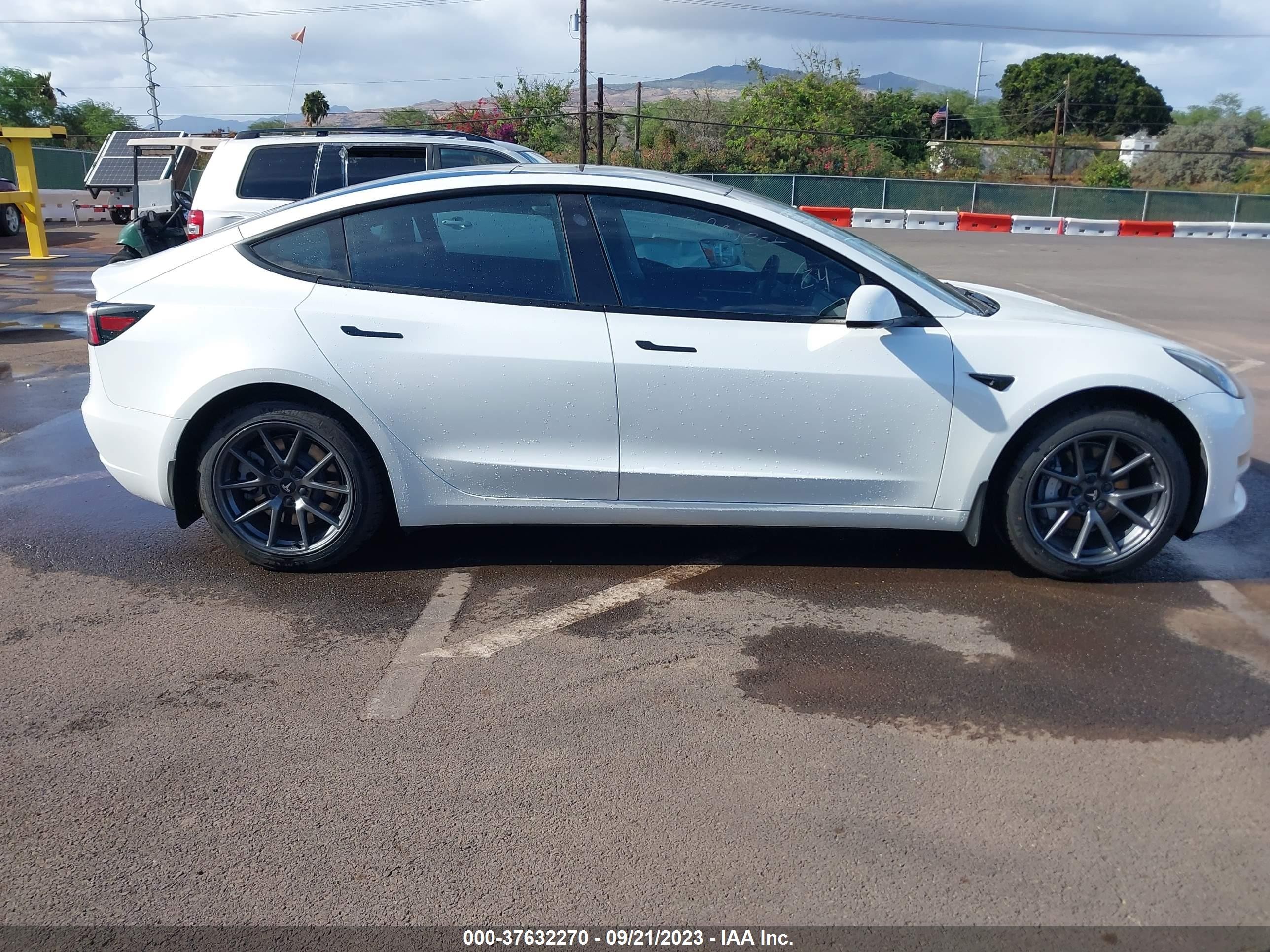 Photo 11 VIN: 5YJ3E1EAXPF413772 - TESLA MODEL 3 