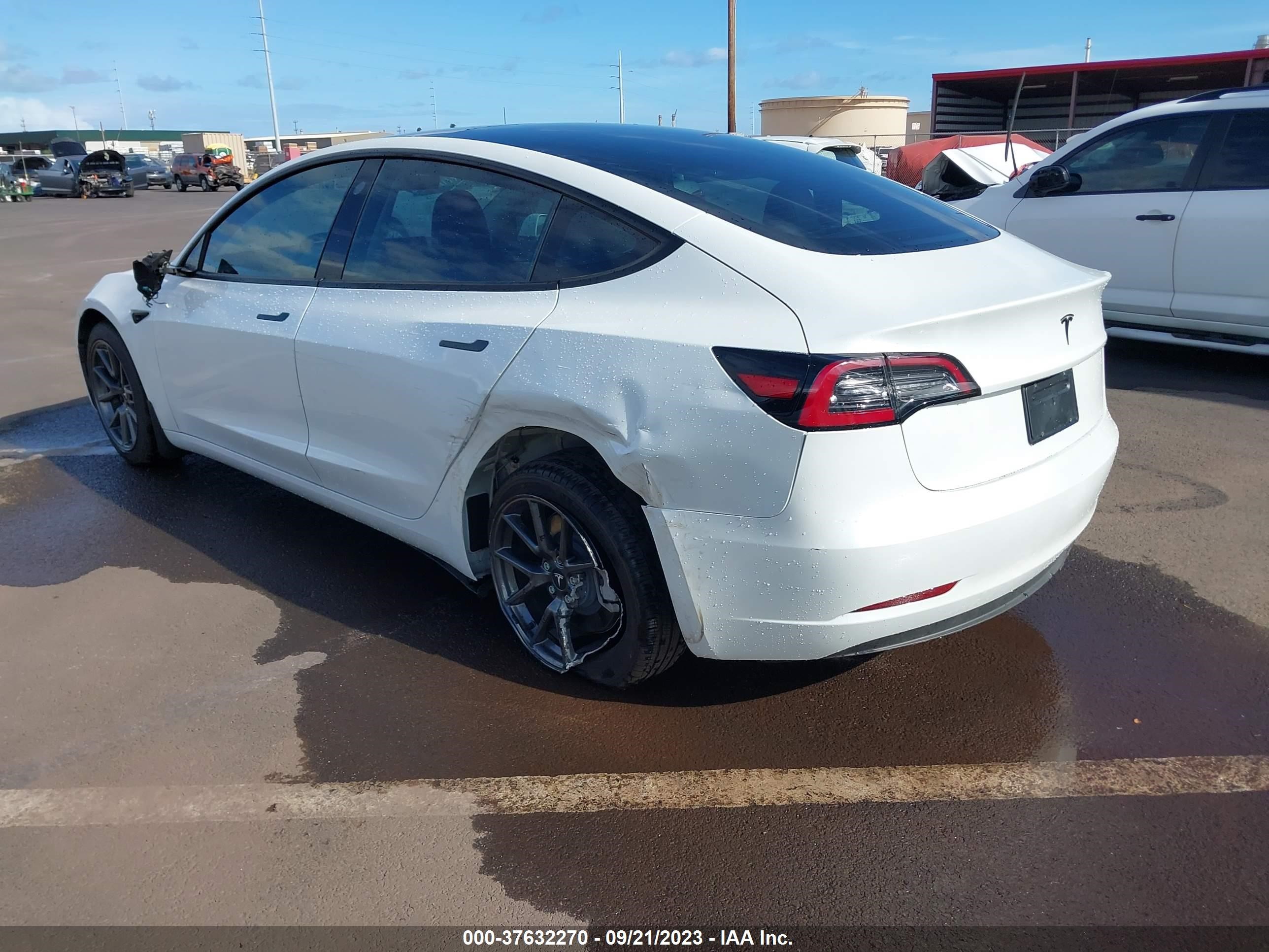 Photo 2 VIN: 5YJ3E1EAXPF413772 - TESLA MODEL 3 