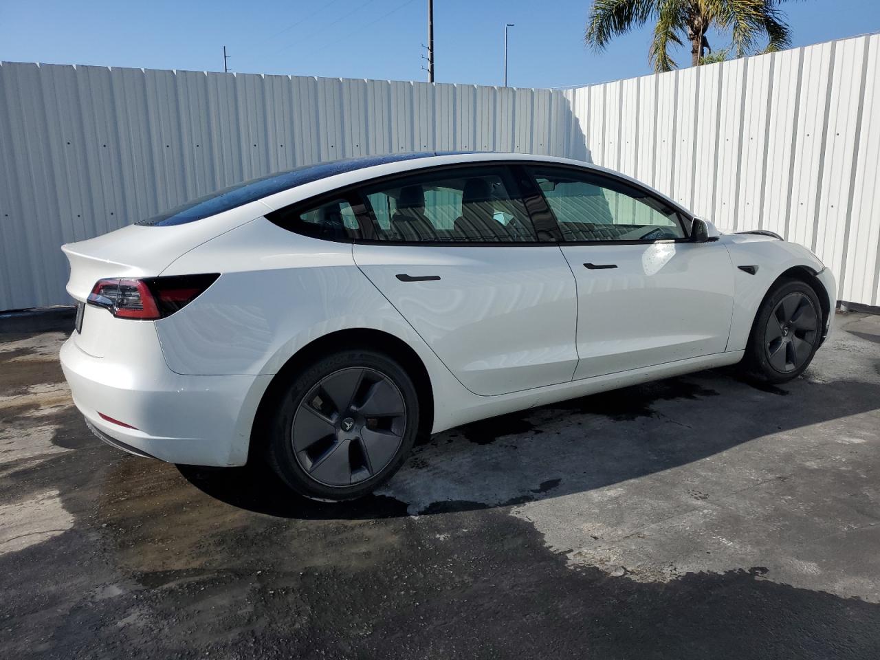 Photo 2 VIN: 5YJ3E1EAXPF456265 - TESLA MODEL 3 