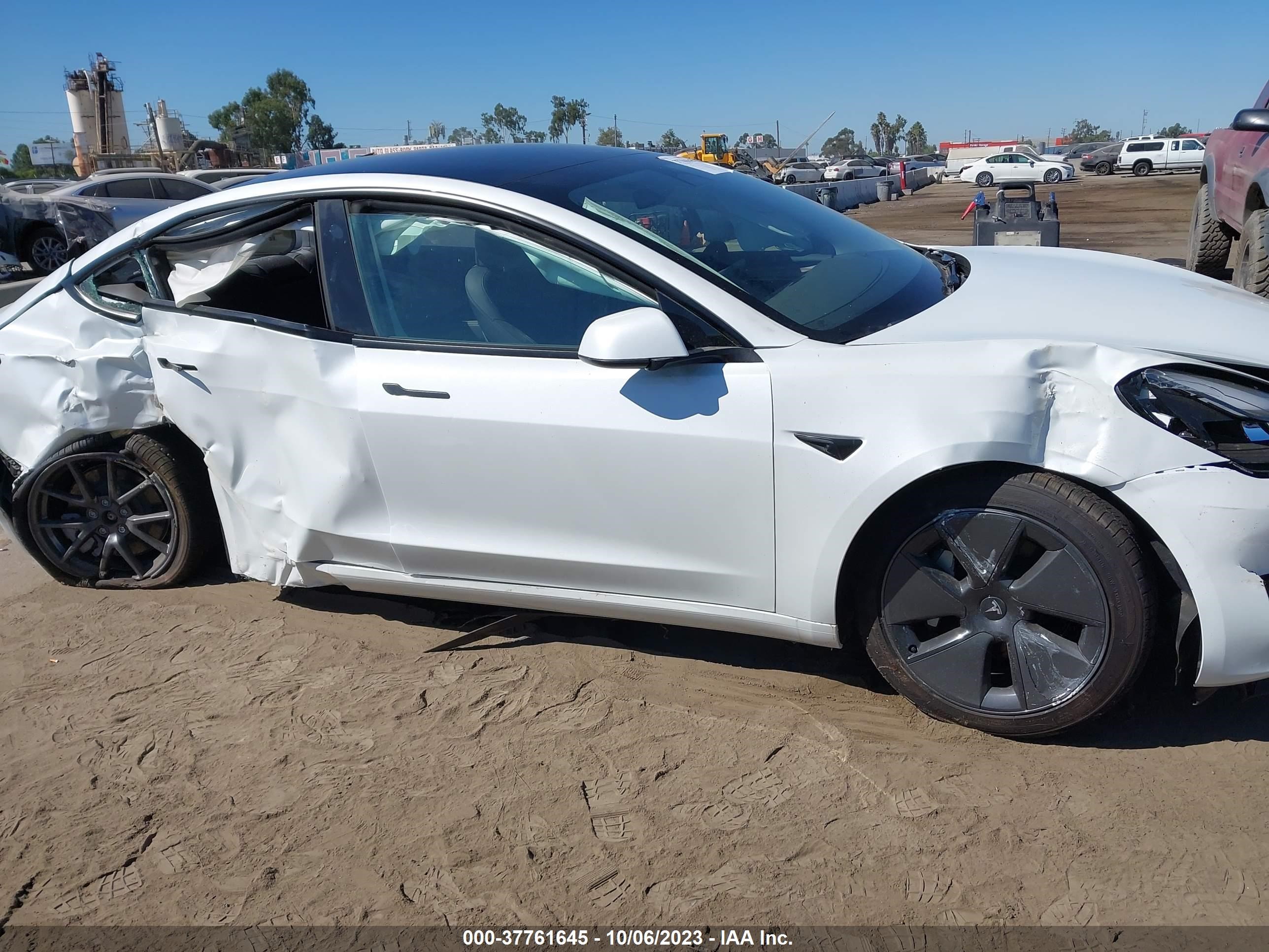 Photo 10 VIN: 5YJ3E1EAXPF543311 - TESLA MODEL 3 