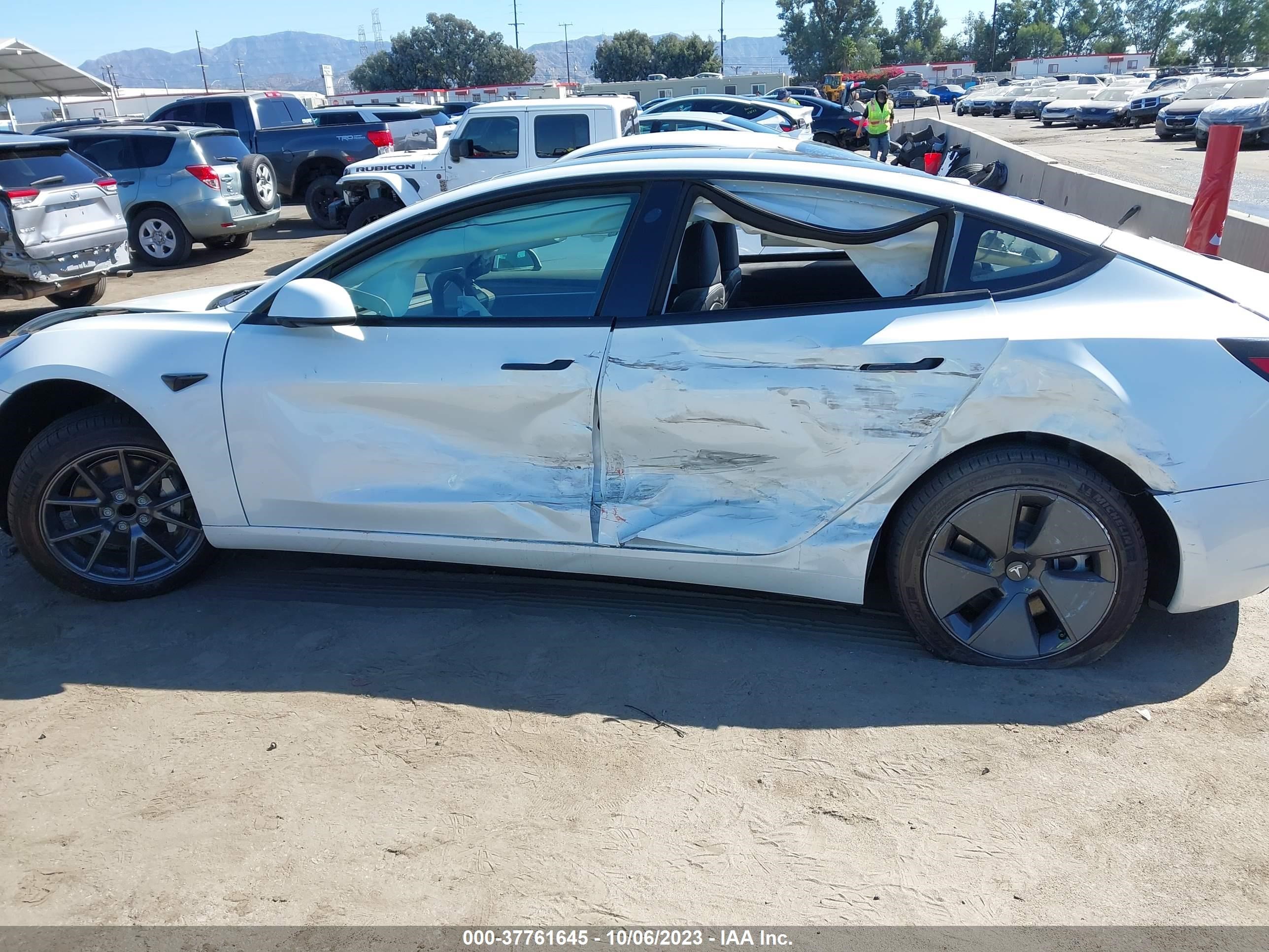 Photo 11 VIN: 5YJ3E1EAXPF543311 - TESLA MODEL 3 