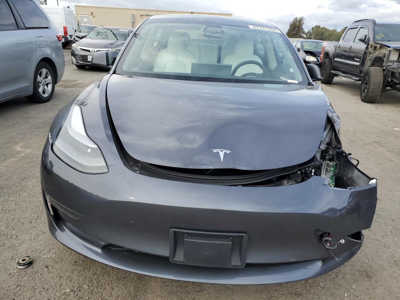 Photo 4 VIN: 5YJ3E1EAXPF623319 - TESLA MODEL 3 