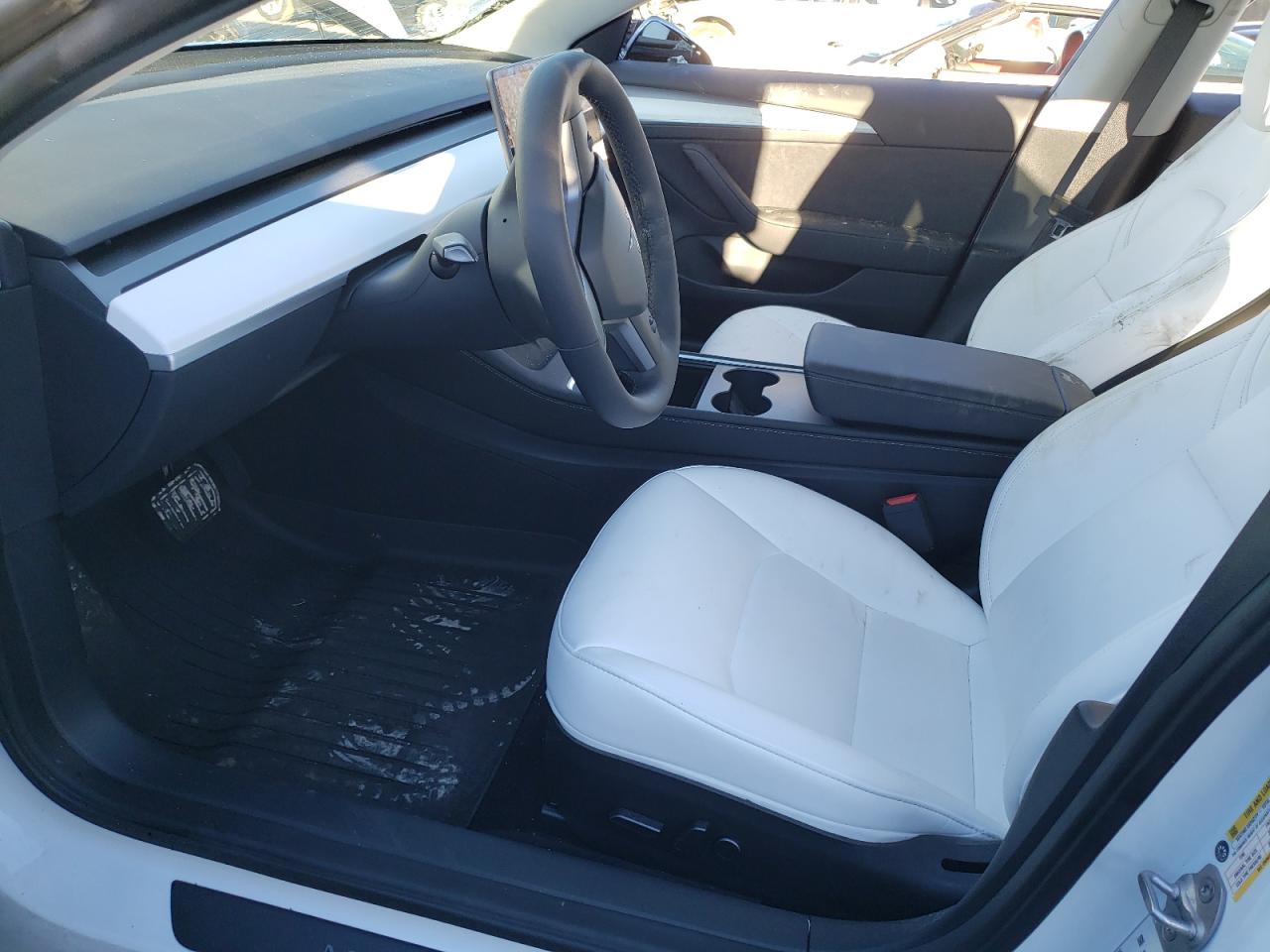 Photo 6 VIN: 5YJ3E1EAXPF639701 - TESLA MODEL 3 