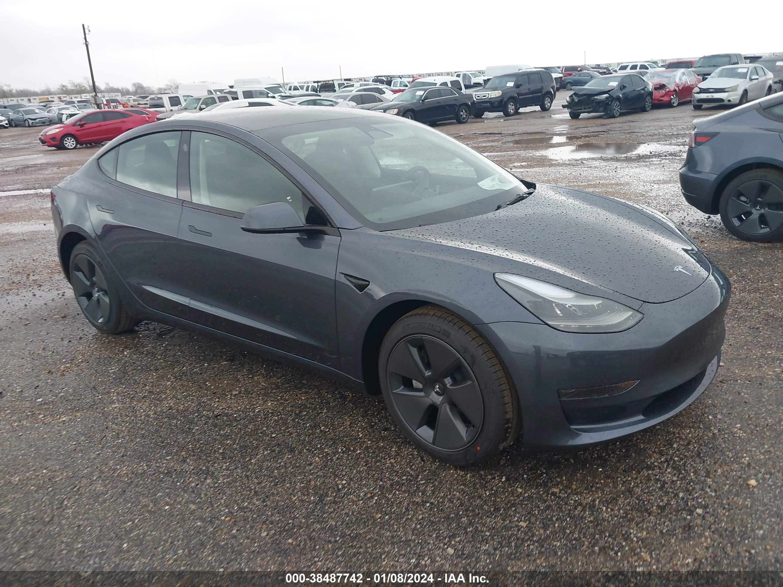 Photo 0 VIN: 5YJ3E1EAXPF704398 - TESLA MODEL 3 